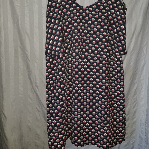 ⭐HP 6/29⭐Sleeveless w/Fabric Overlay & V Back Tank Top Size Large EUC - Picture 5 of 8